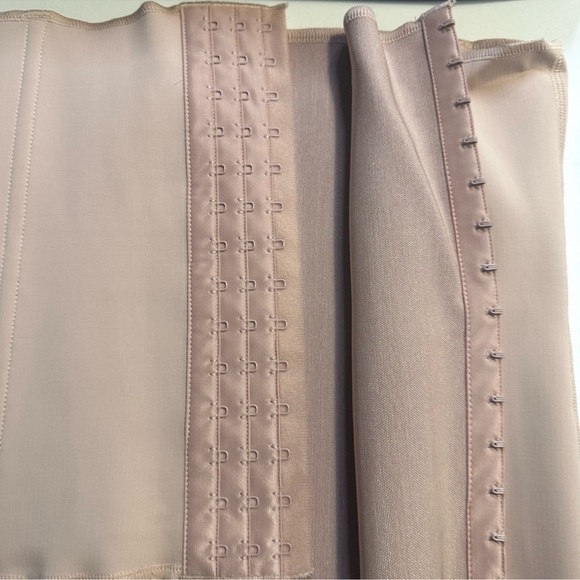 SKIMS waist trainer NWT - Picture 3 of 8